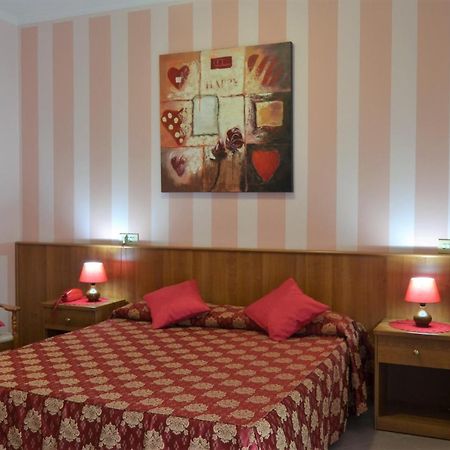 Hotel Facioni Pomezia Buitenkant foto