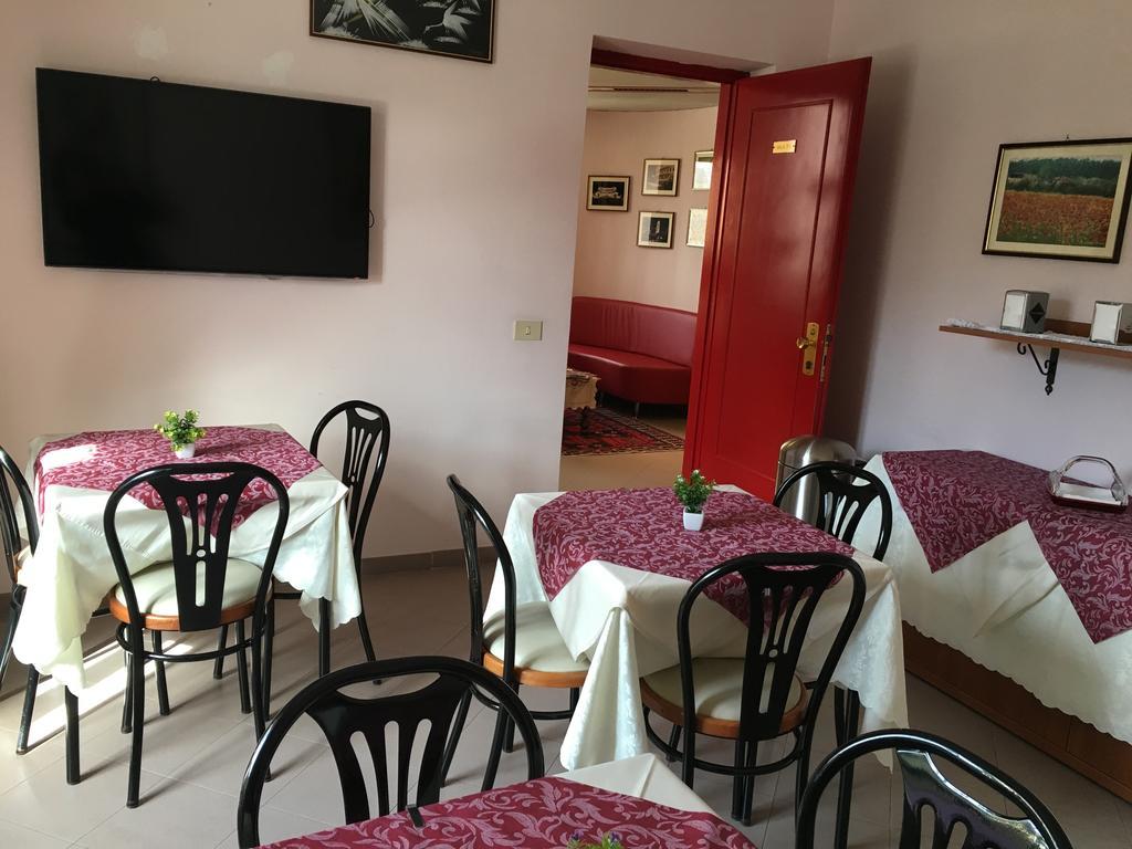 Hotel Facioni Pomezia Buitenkant foto