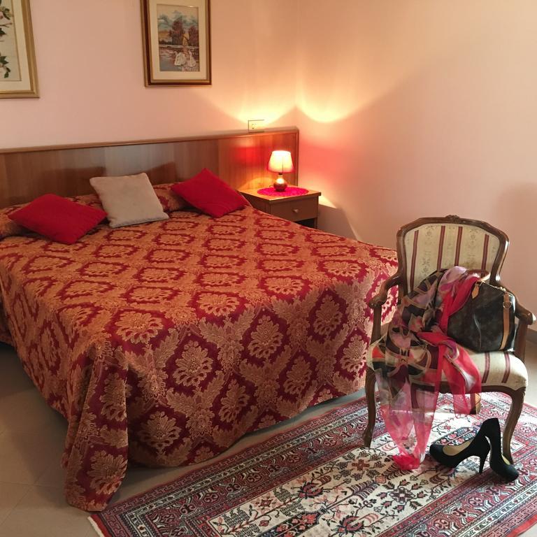 Hotel Facioni Pomezia Buitenkant foto
