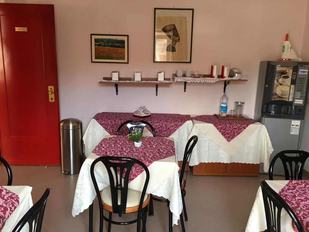 Hotel Facioni Pomezia Buitenkant foto