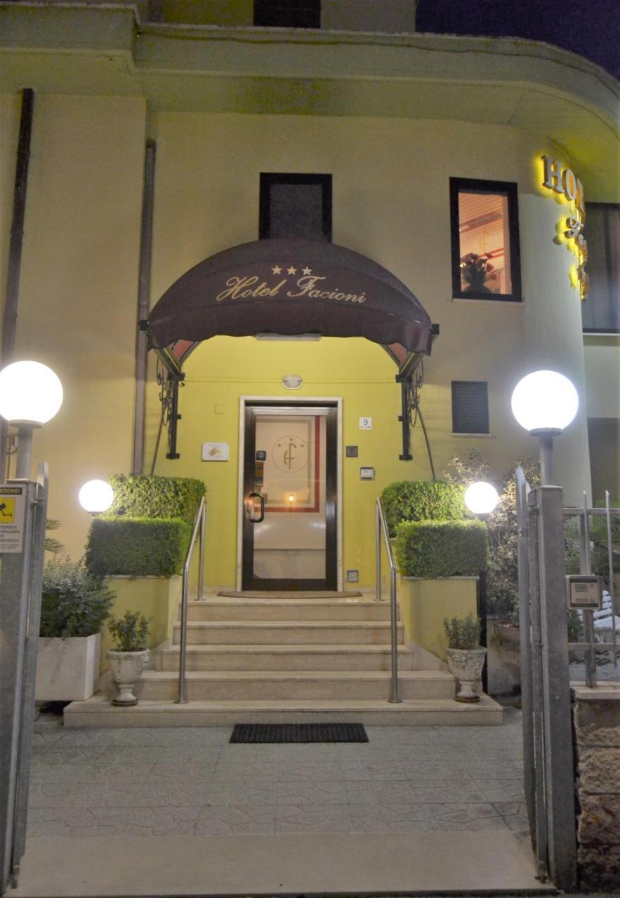 Hotel Facioni Pomezia Buitenkant foto