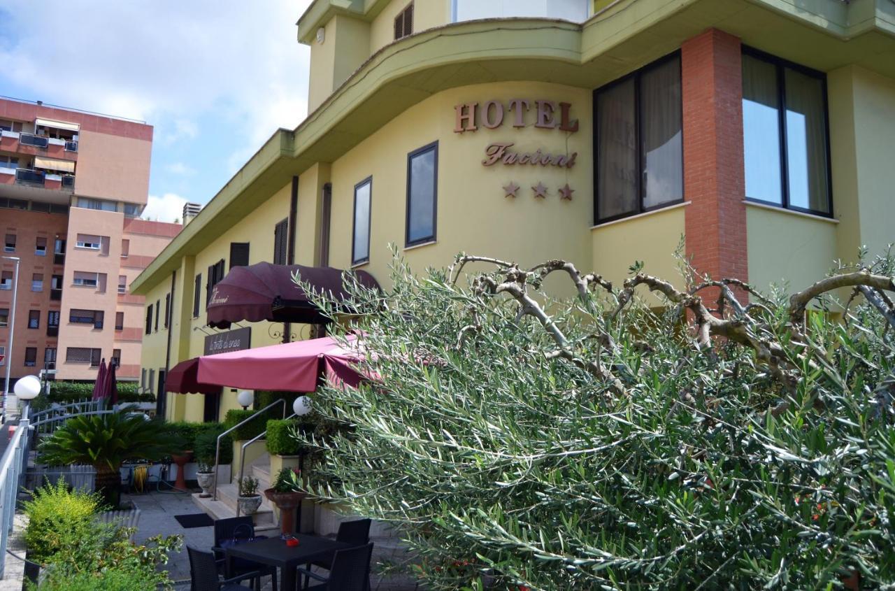 Hotel Facioni Pomezia Buitenkant foto