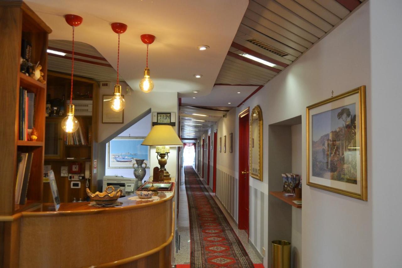 Hotel Facioni Pomezia Buitenkant foto