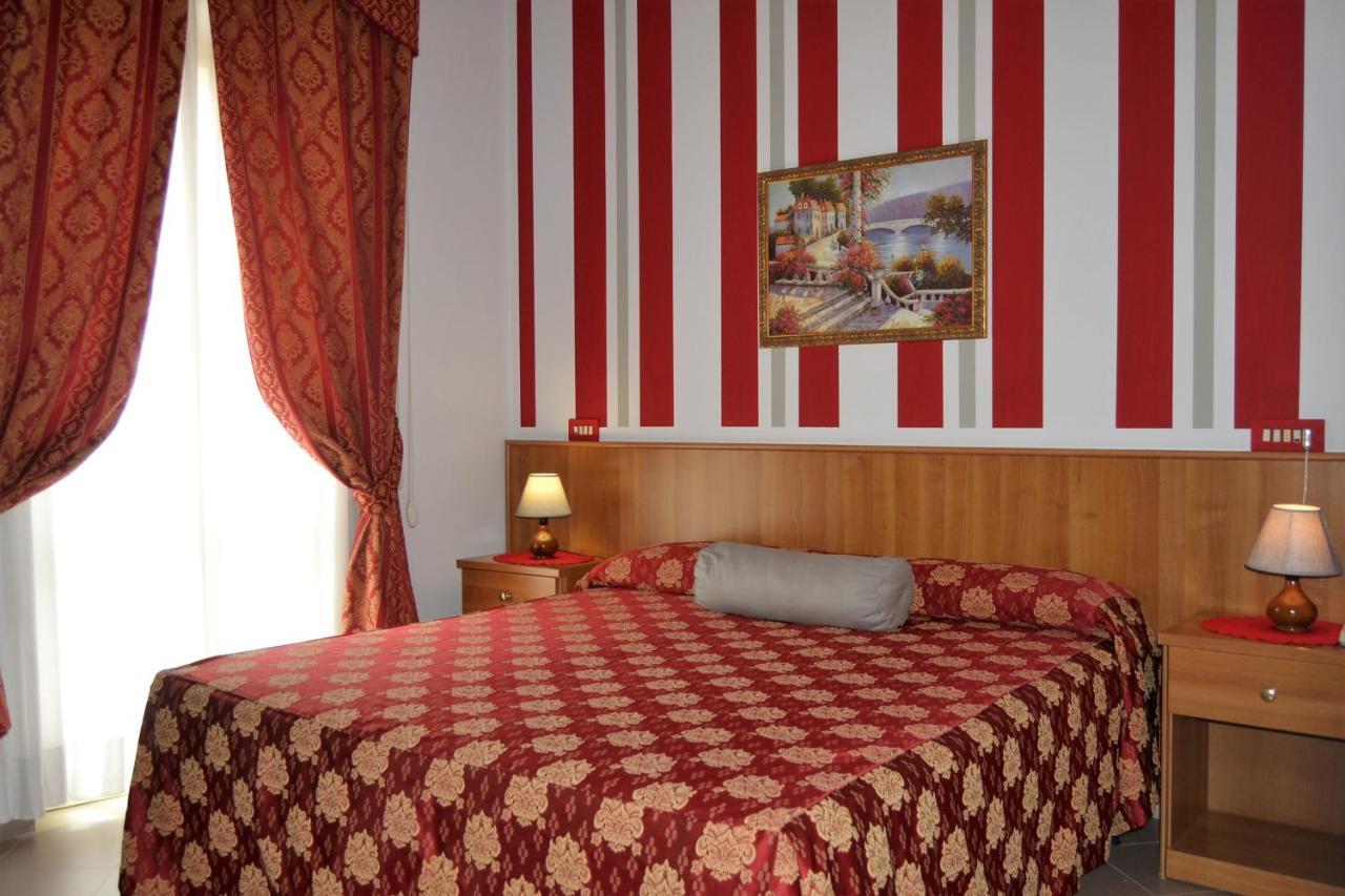 Hotel Facioni Pomezia Buitenkant foto