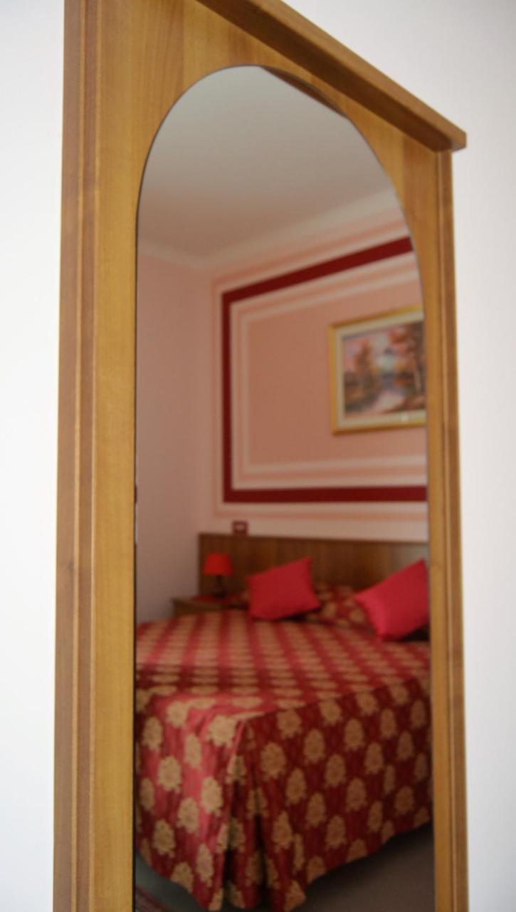 Hotel Facioni Pomezia Buitenkant foto