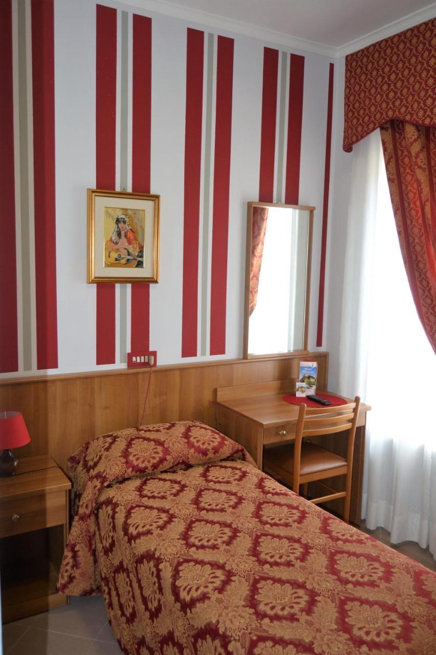 Hotel Facioni Pomezia Buitenkant foto