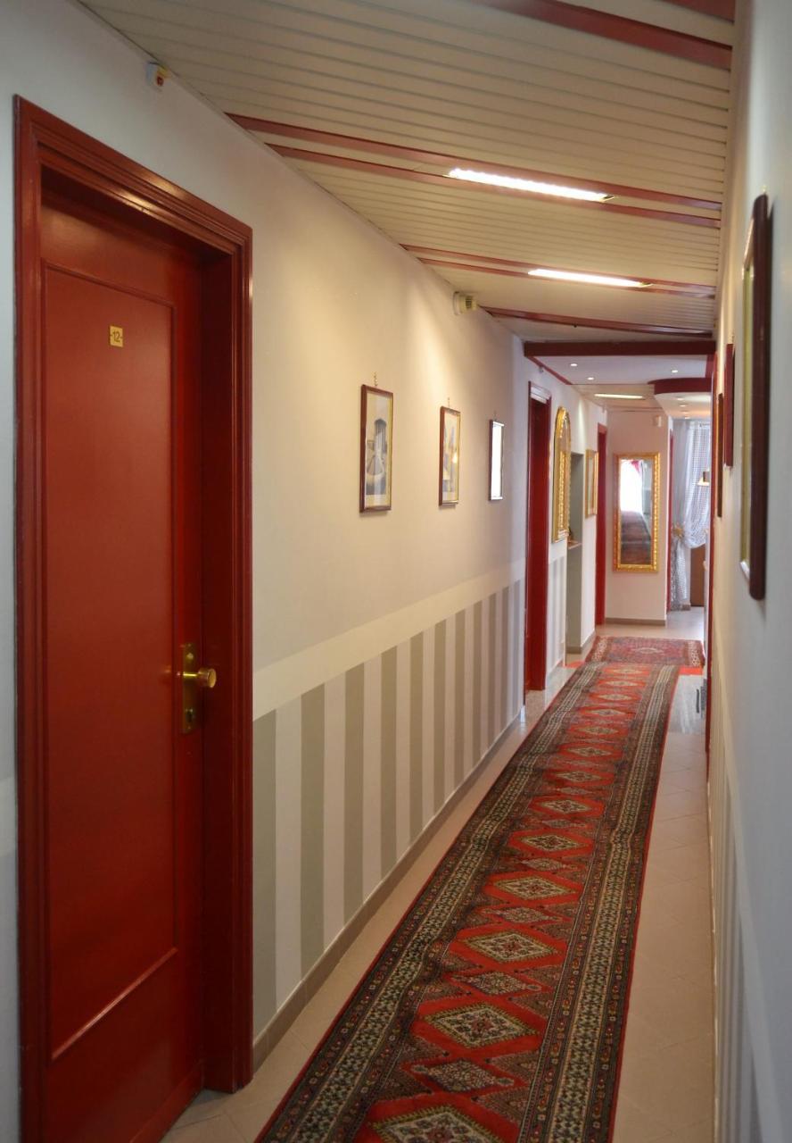 Hotel Facioni Pomezia Buitenkant foto