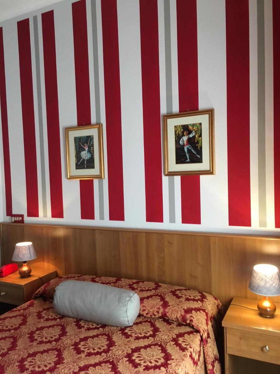 Hotel Facioni Pomezia Buitenkant foto