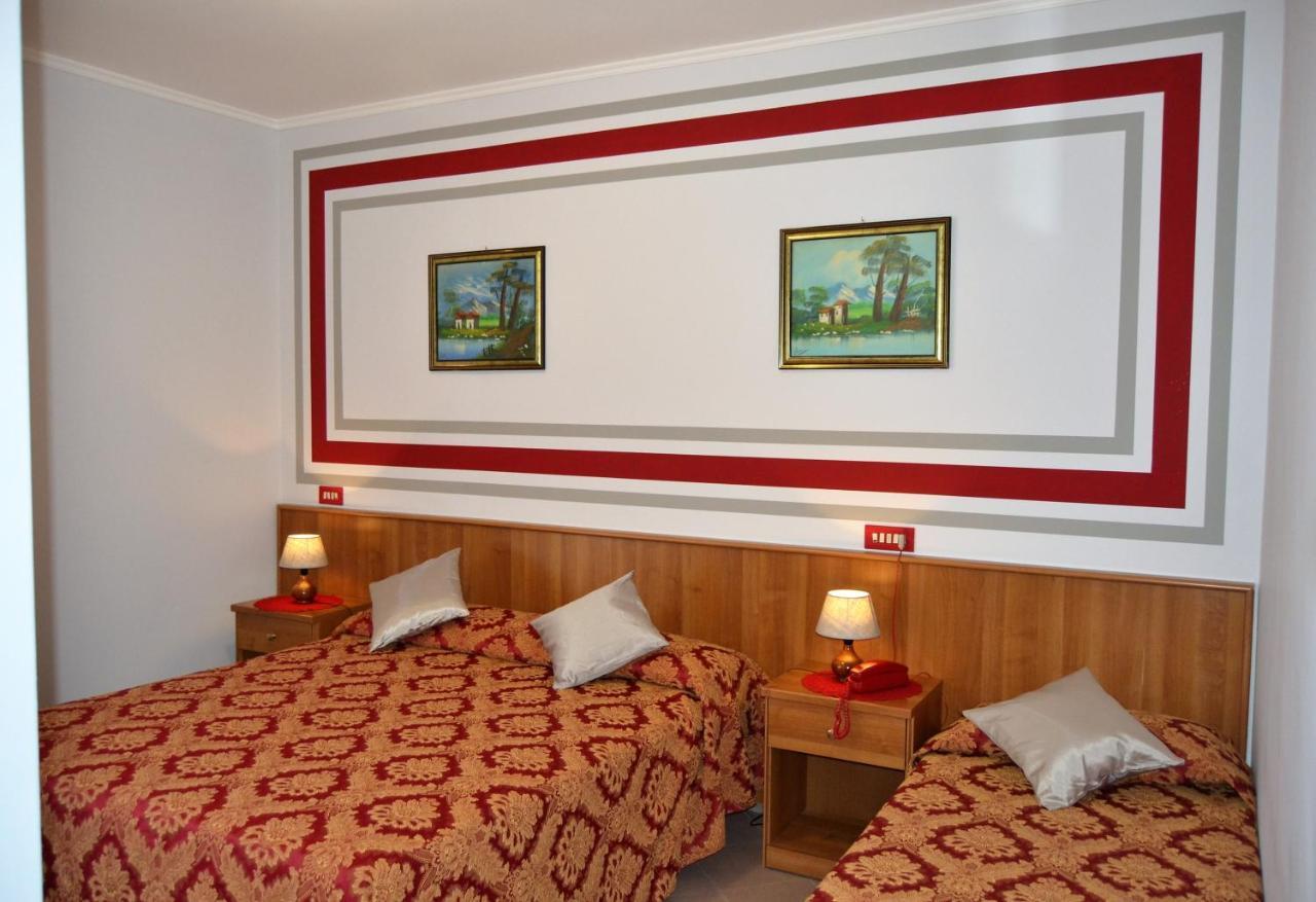 Hotel Facioni Pomezia Buitenkant foto