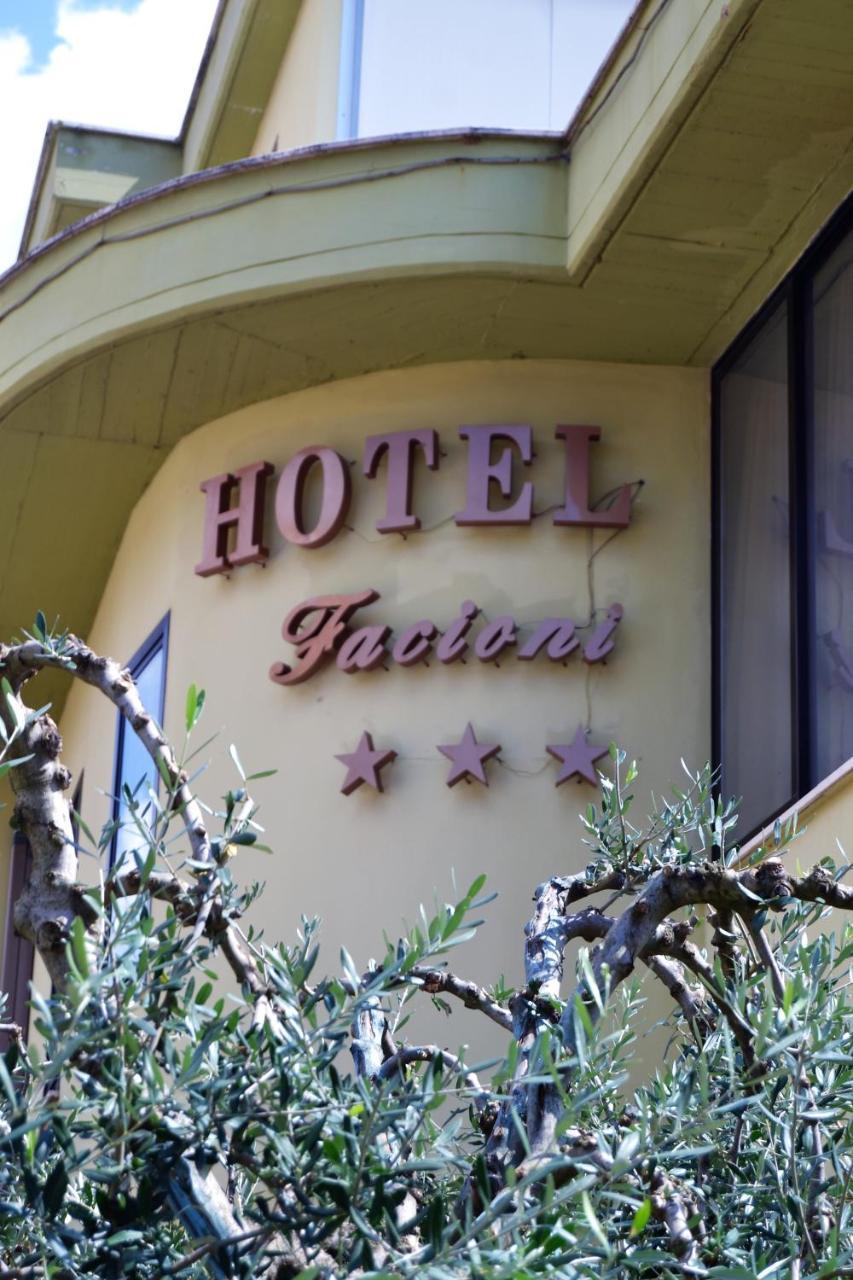 Hotel Facioni Pomezia Buitenkant foto